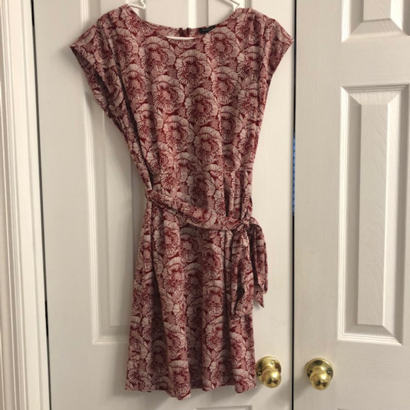 Ann Taylor Dresses & Skirts - Ann Taylor Red Floral Print Belted Casual Dress S